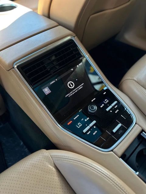 Porsche Panamera, saídas de ar para o banco traseiro