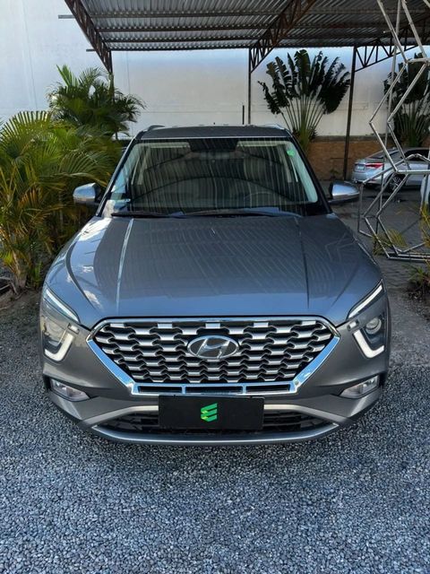 Hyundai Creta na cor cinza, vista de frente