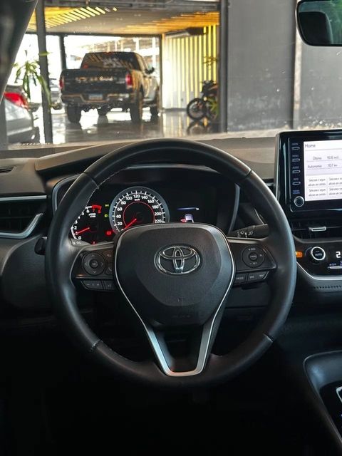 Toyota Corolla, volante e quadro de instrumentos
