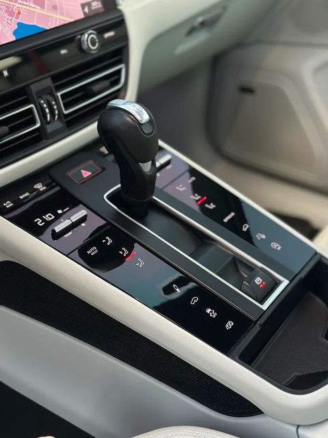 Porsche Macan, console central e alavanca de câmbio
