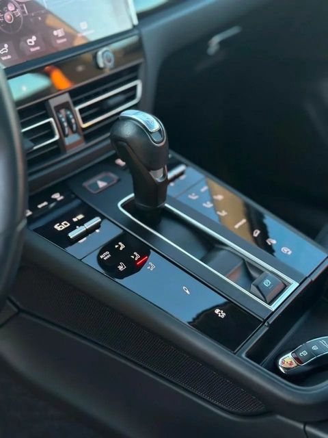Porsche Macan, console central e alavanca de câmbio