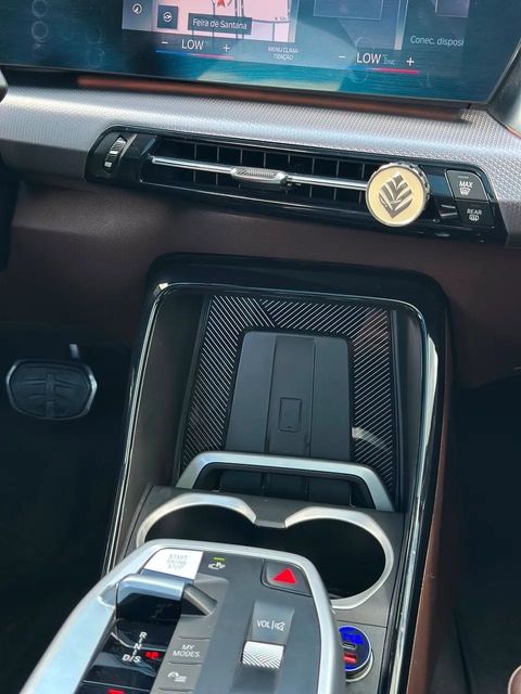 BMW X1, console central e alavanca de câmbio