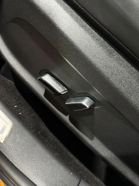 BYD Song Plus, comandos de ajuste do banco (foto 16 de 17)