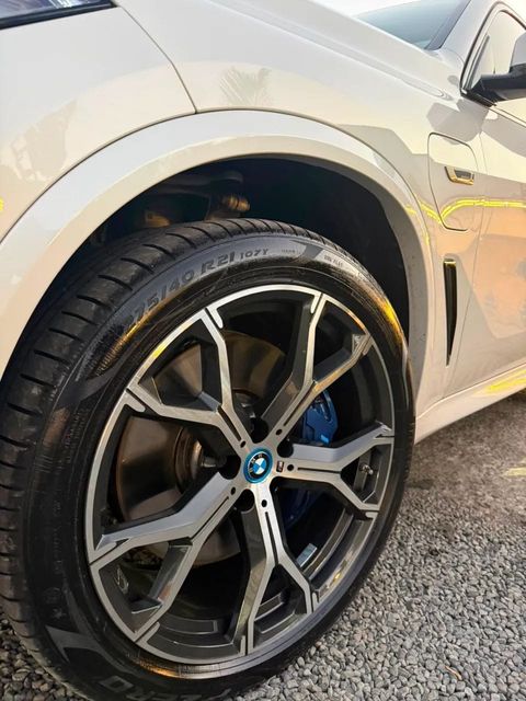 BMW X5, roda e pneu