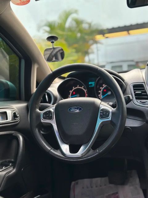 Ford Fiesta Sedan, volante e quadro de instrumentos