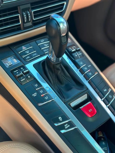 Porsche Macan, console central e alavanca de câmbio