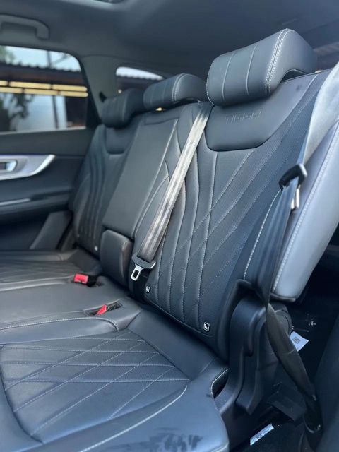 Chery Tiggo 8, bancos traseiros (foto 14 de 18)