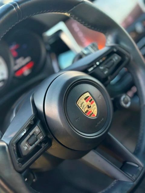 Porsche Macan, volante e quadro de instrumentos