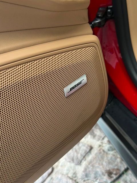 Porsche Panamera, alto-falante do sistema de som