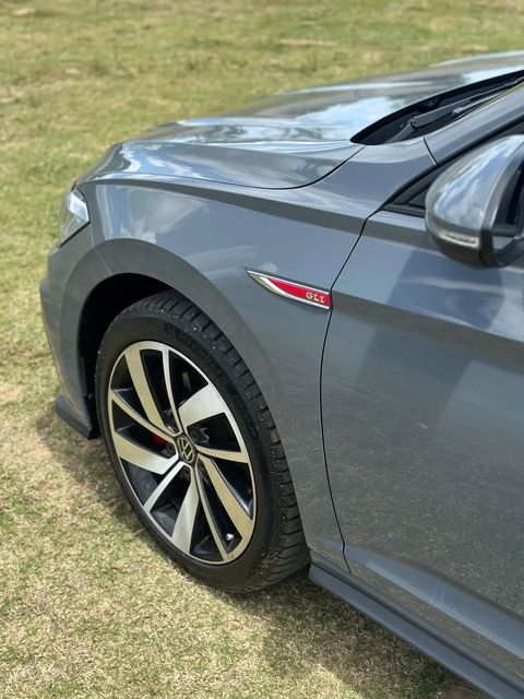 Volkswagen Jetta, roda e pneu
