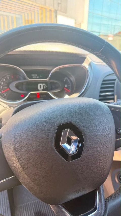 Renault Captur, volante e quadro de instrumentos (foto 17 de 19)