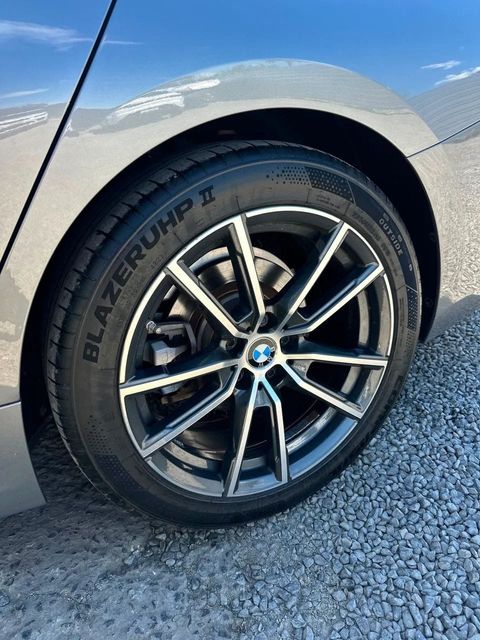 BMW 320i, roda e pneu